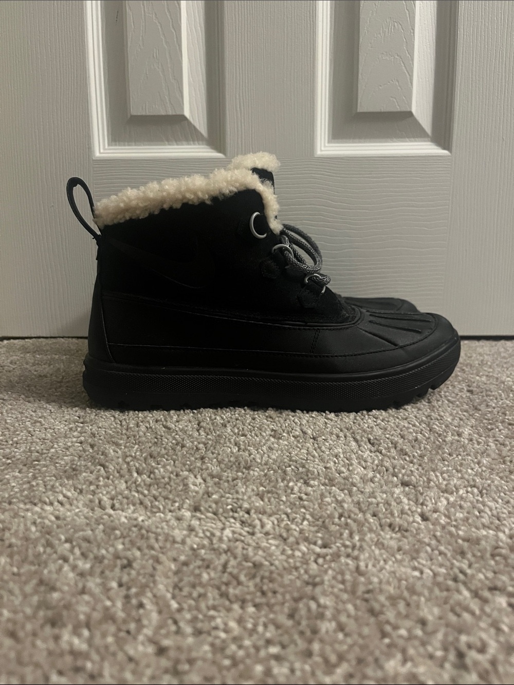 Nike Black Ankle Boot with Cream Sherpa Lining